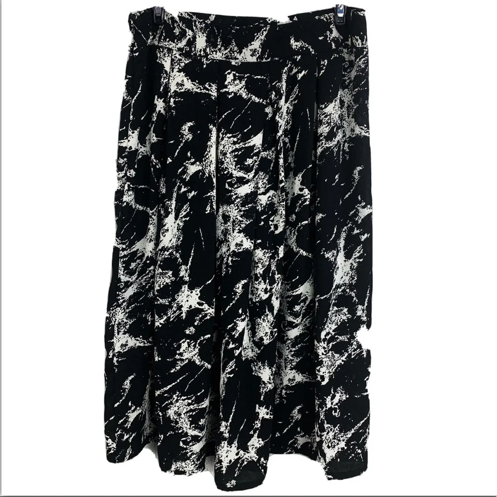 Japna Boutique Black & White Marble Patterned Skir